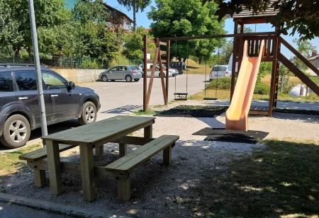 NOVA MIZA S SEDIŠČEM PRI IGRIŠČU NA PEŠČENKU 2 FOTO BOŠTJAN OTONIČAR